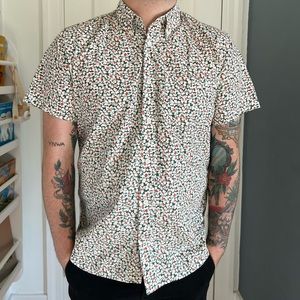 Men’s Medium Gap Floral Print Button-down